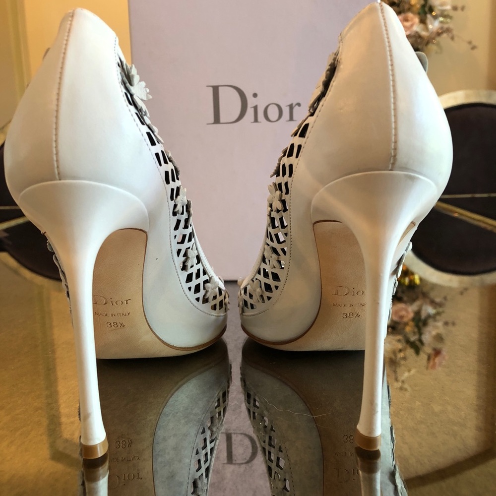 ‼️SOLD‼️CHRISTIAN DIOR FLORE LASER CUT PUMPS - Picture 6 of 7